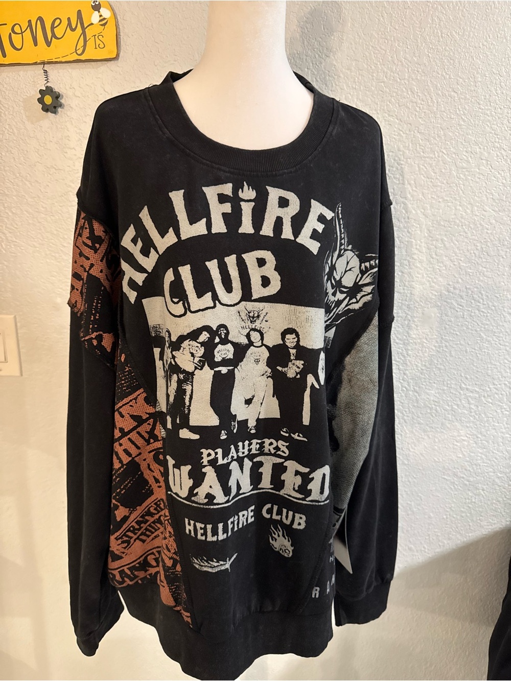 🖤NWT Stranger Things Hellfire Club Crewneck Sweatshirt Black Mens XL